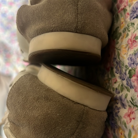 Tory Burch, authentic Tory Burch white leather cute comfy shoes. Size 7.5 - Picture 7 of 7